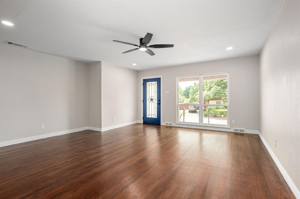 9795 Twin Creek Circle Property Photo 8