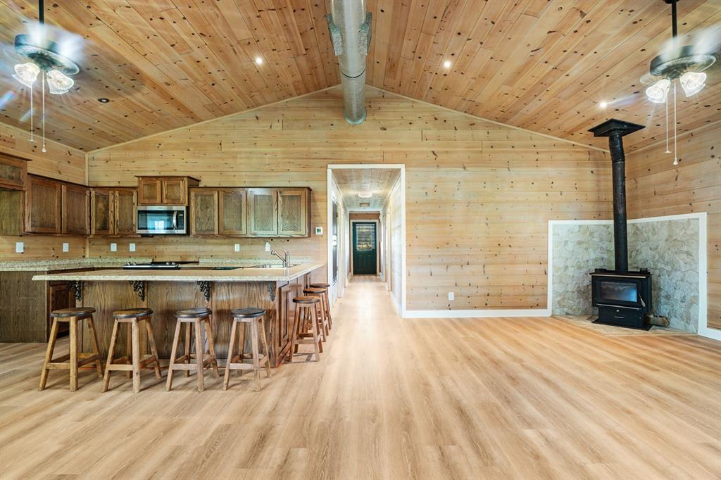13944 Farm Road 195 Property Photo 4