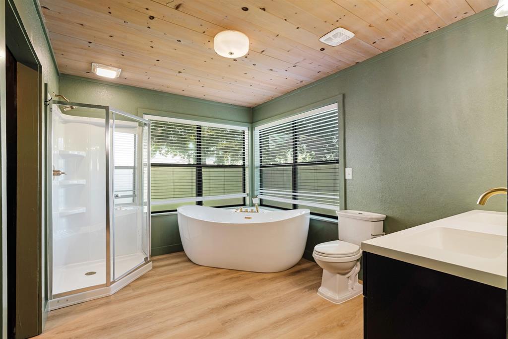 13944 Farm Road 195 Property Photo 10