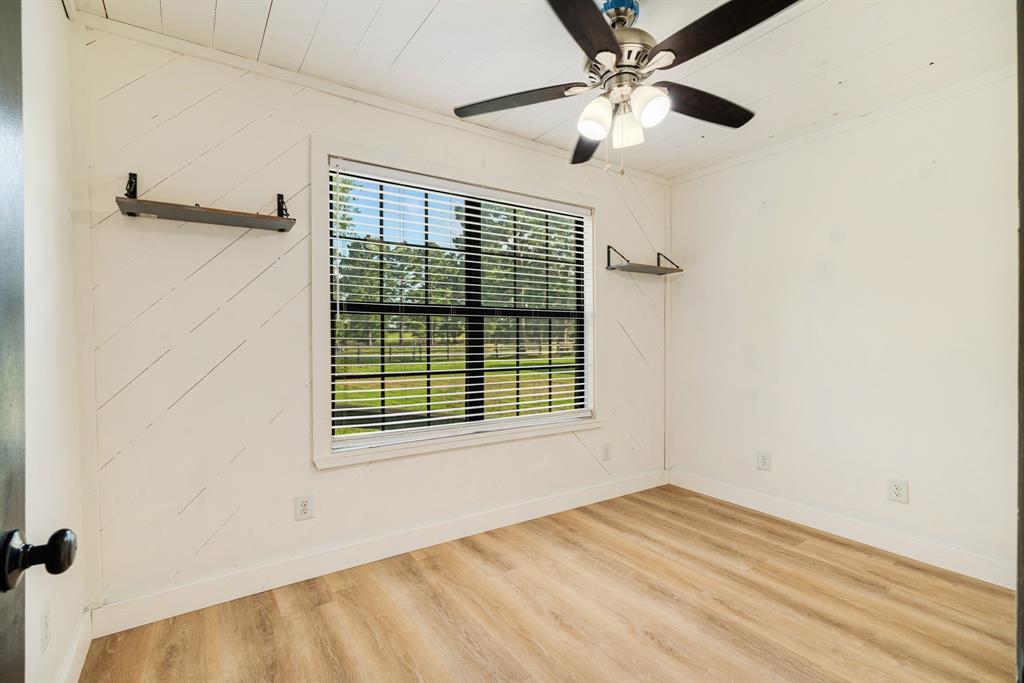 13944 Farm Road 195 Property Photo 17