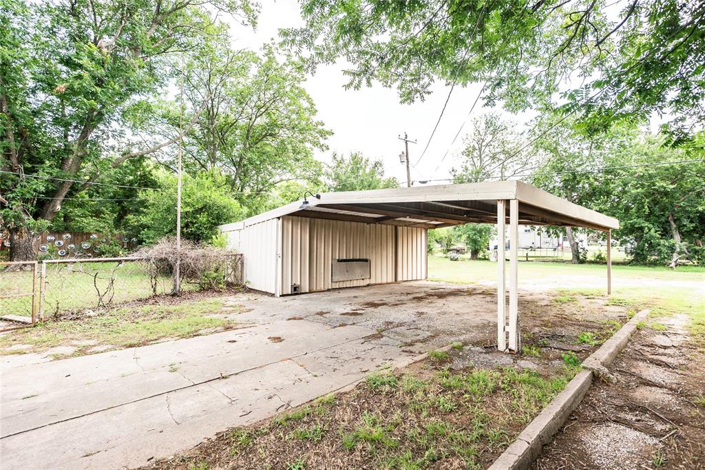706 E Highway 82 Property Photo 5