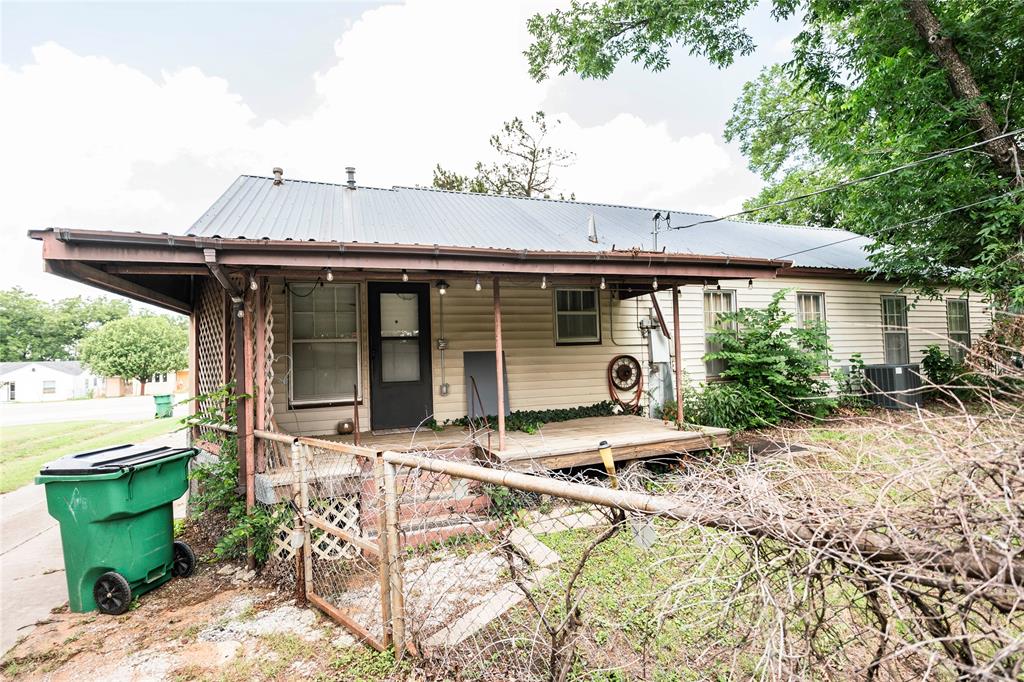 706 E Highway 82 Property Photo 6