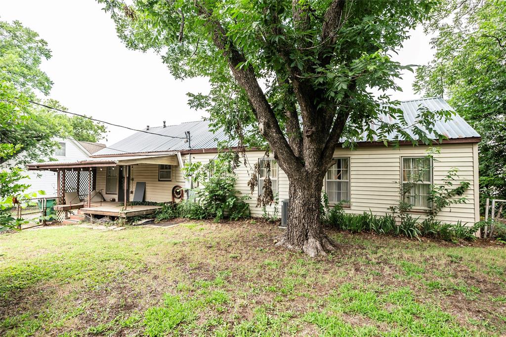 706 E Highway 82 Property Photo 9
