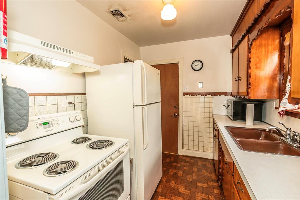 706 E Highway 82 Property Photo 17