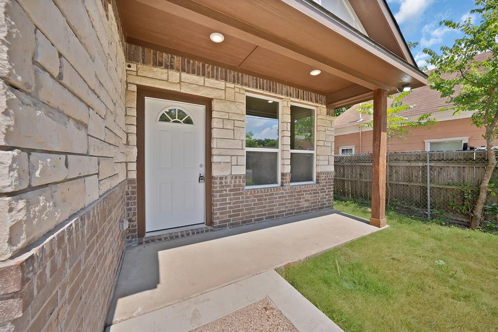 1112 Trinity Street Property Photo 6