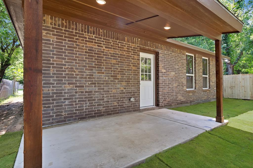 1112 Trinity Street Property Photo 7