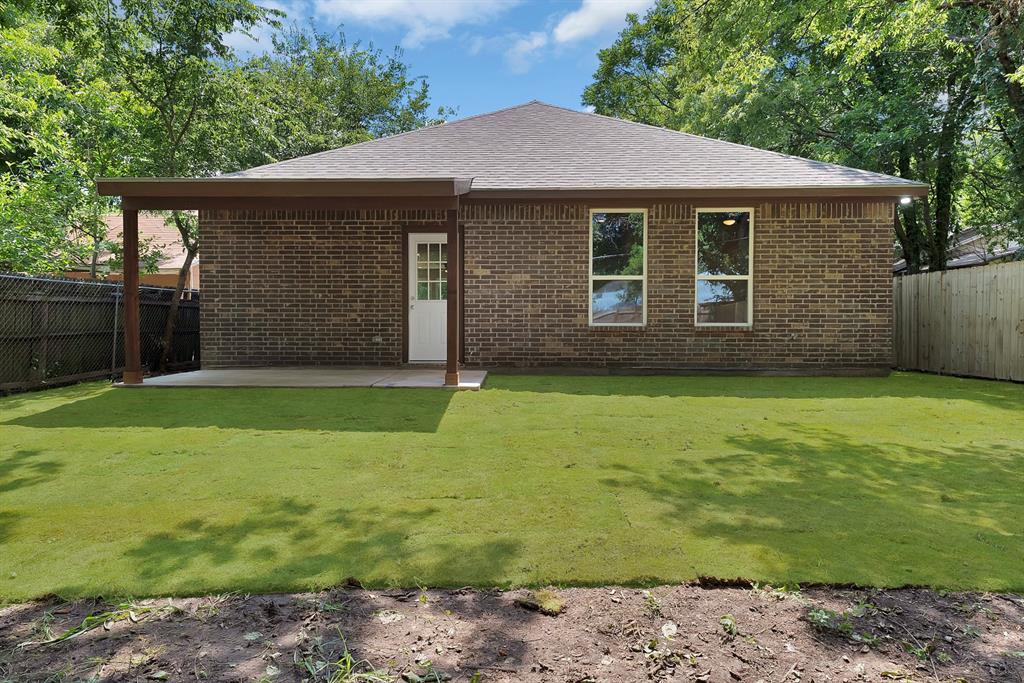 1112 Trinity Street Property Photo 8