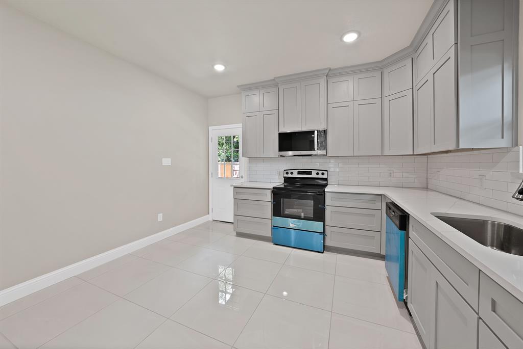 1112 Trinity Street Property Photo 24