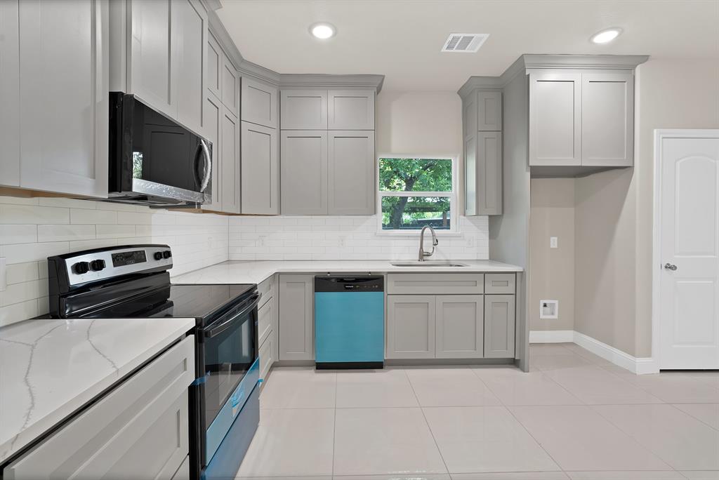 1112 Trinity Street Property Photo 25
