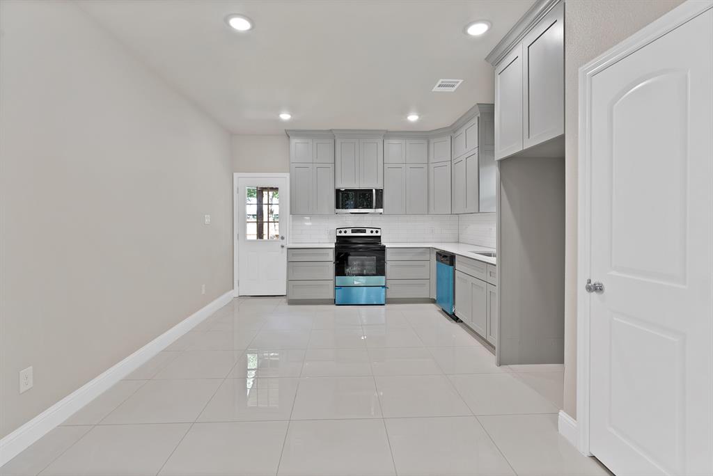 1112 Trinity Street Property Photo 34