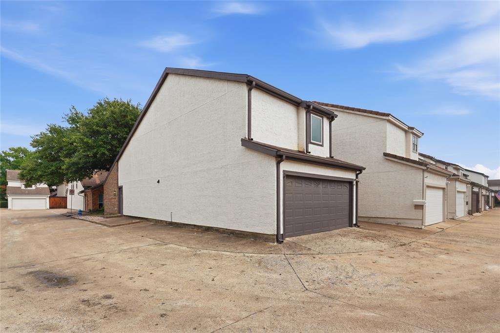 17118 Planters Row Property Photo 2