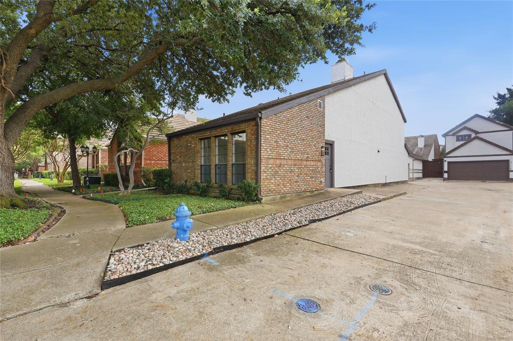 17118 Planters Row Property Photo 3
