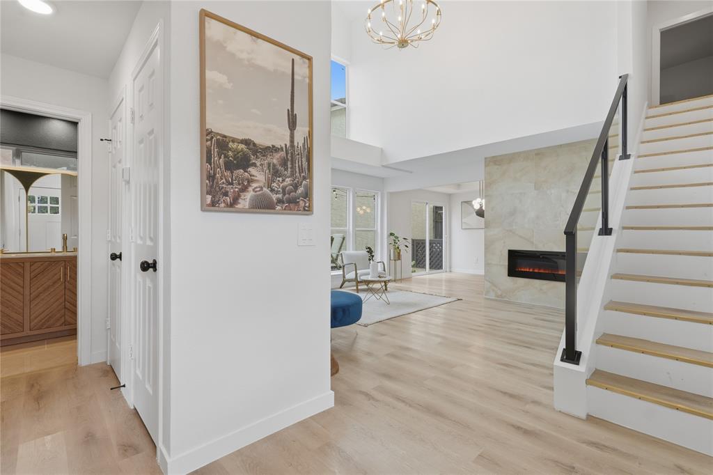 17118 Planters Row Property Photo 4