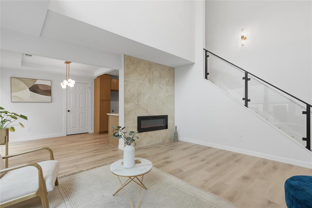 17118 Planters Row Property Photo 11