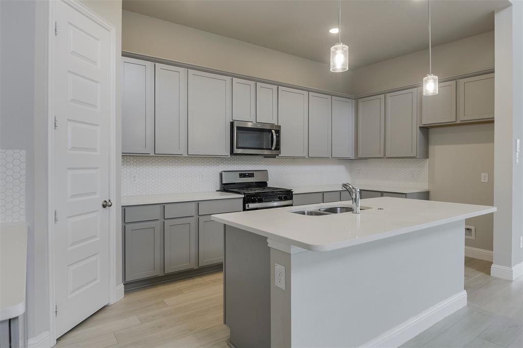 424 Burrow Drive Property Photo 2