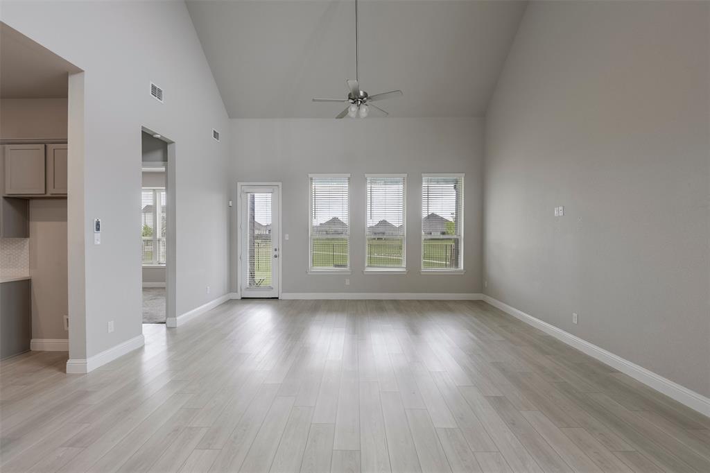 424 Burrow Drive Property Photo 8