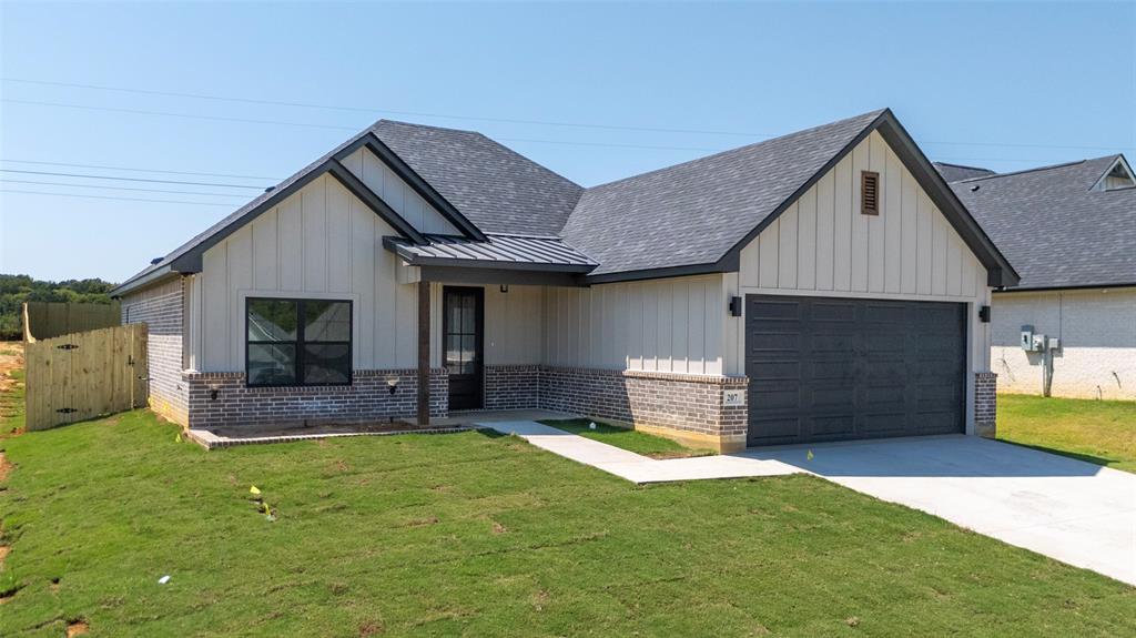 207 Sides Boulevard Property Photo 1