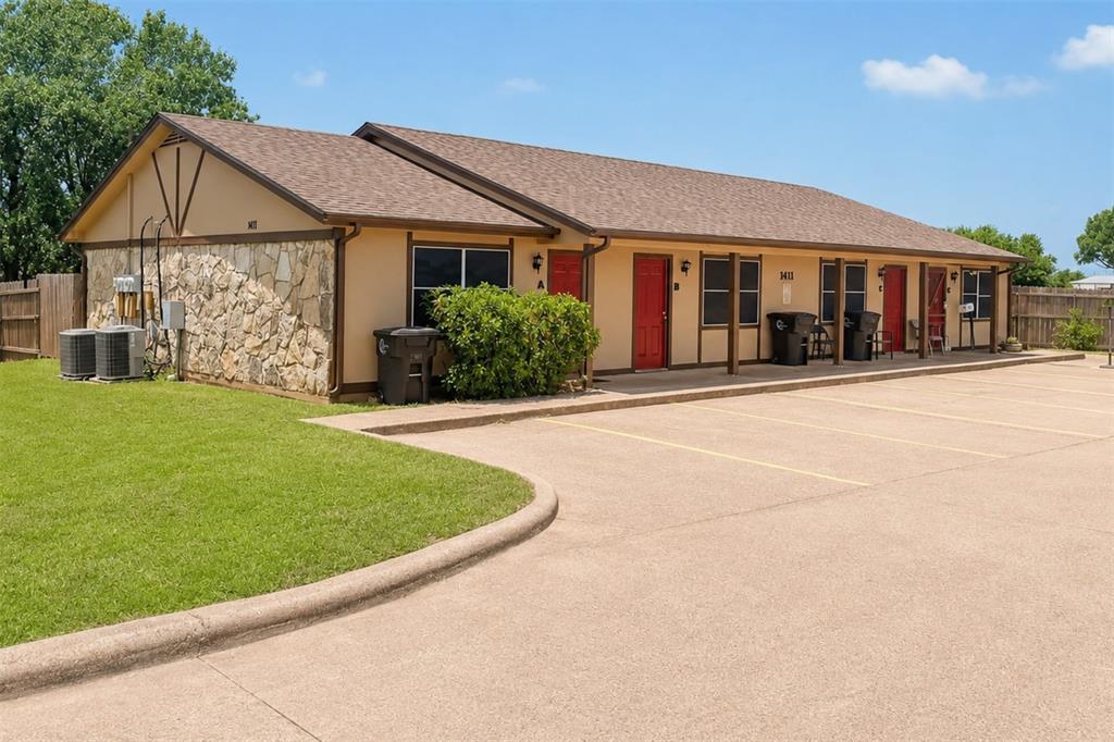 1411 Courtney Place Property Photo 1