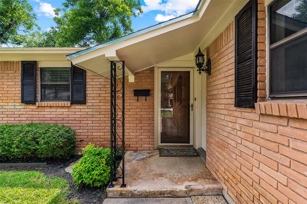 1324 Melrose Drive Property Photo 4