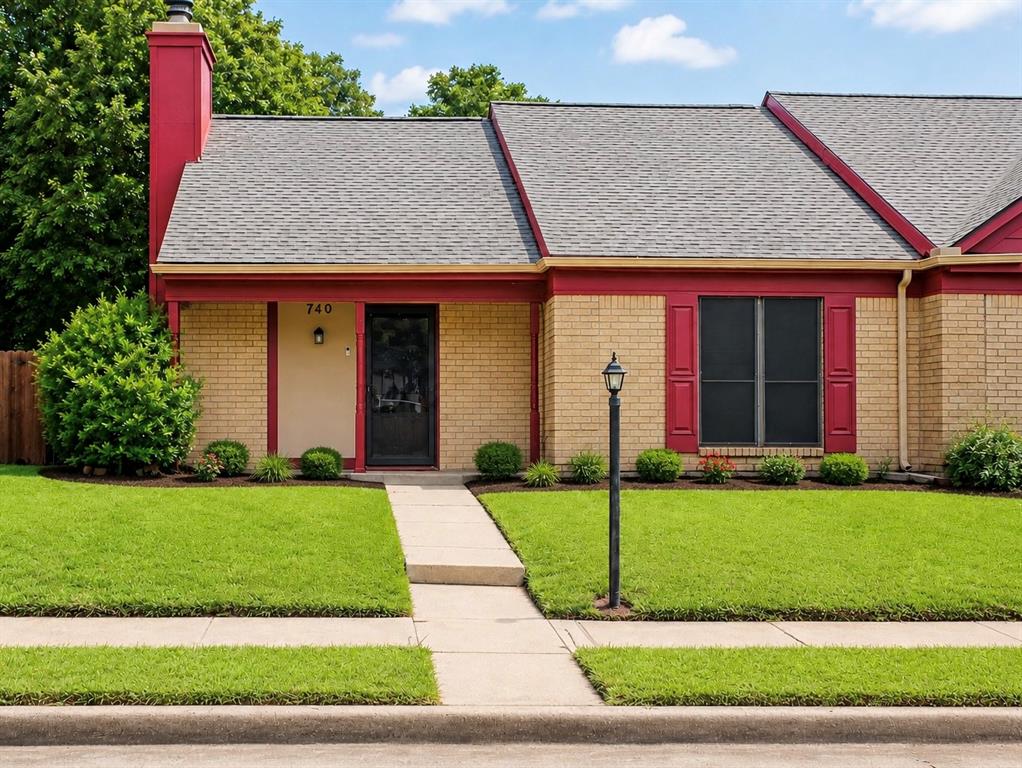 740 Versailles Street Property Photo 1