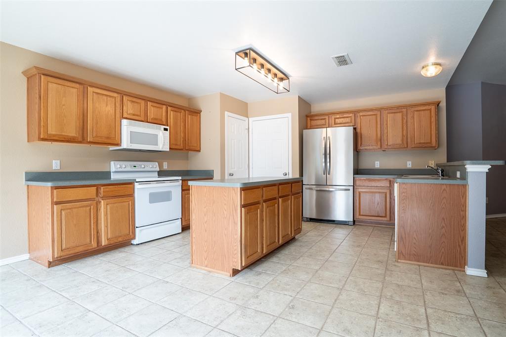 3202 Meandering Way Property Photo 11