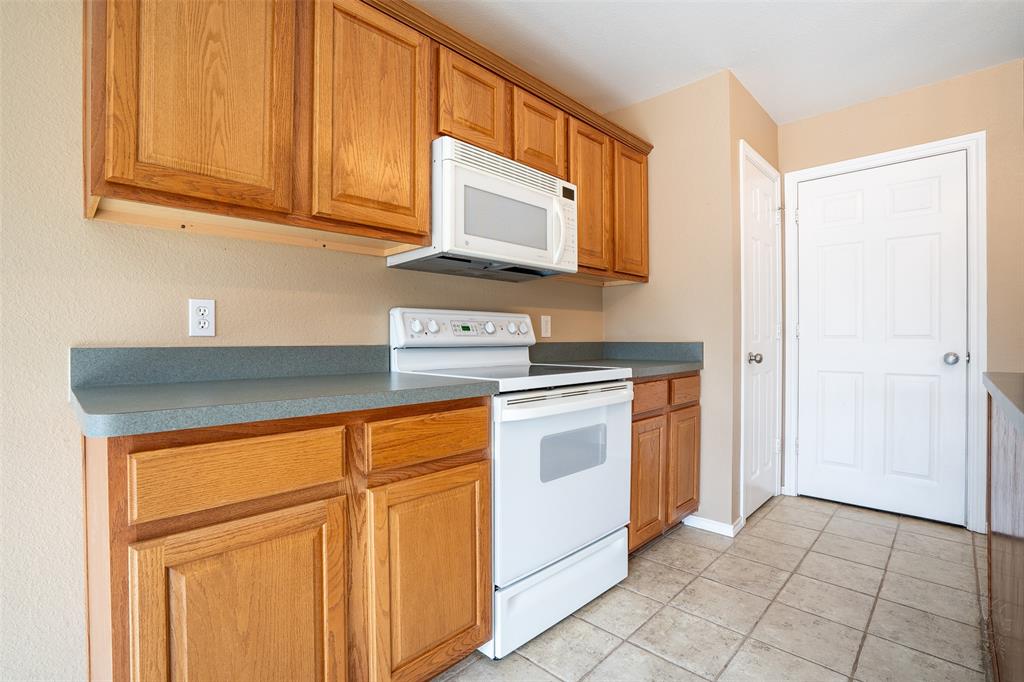 3202 Meandering Way Property Photo 13