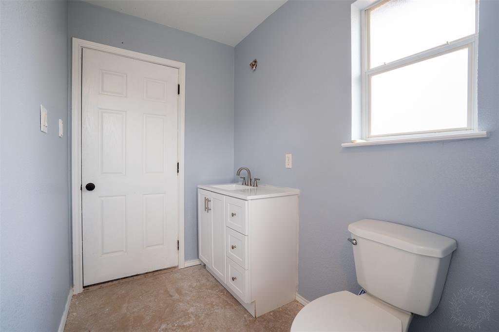3202 Meandering Way Property Photo 34
