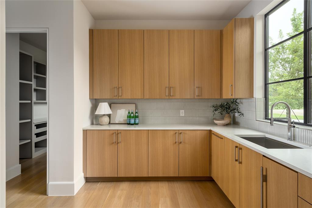 7522 Midbury Drive Property Photo 12