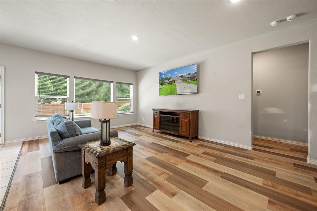 913 Sayle Property Photo 7