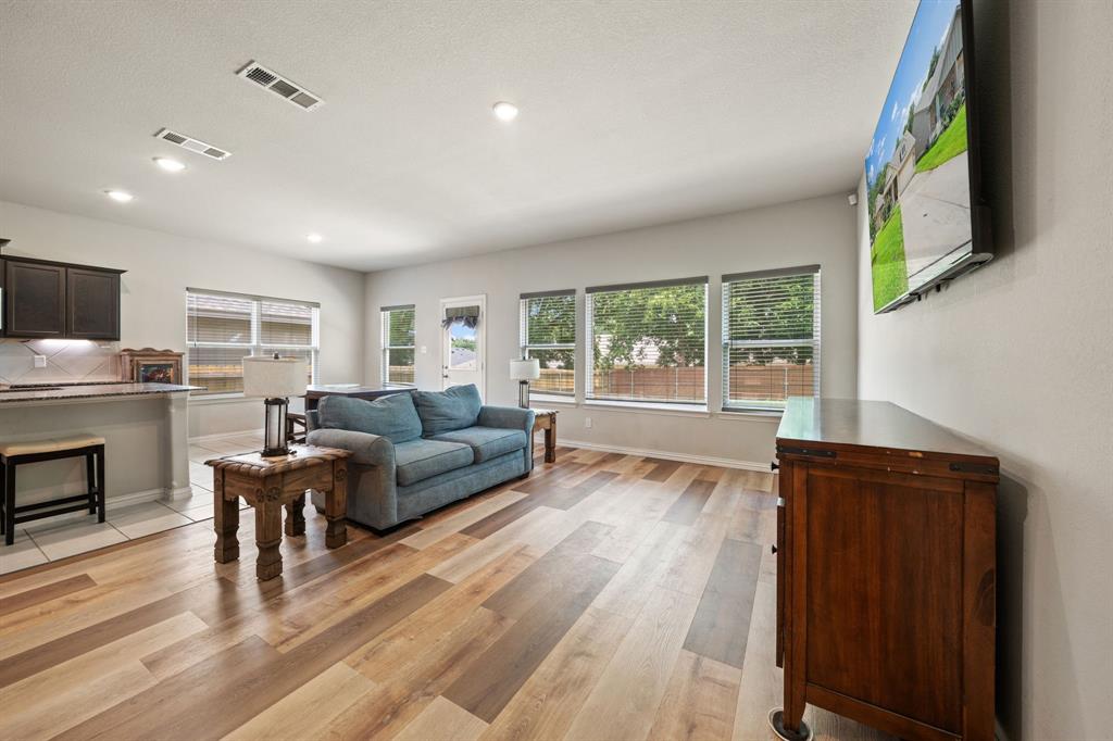913 Sayle Property Photo 8