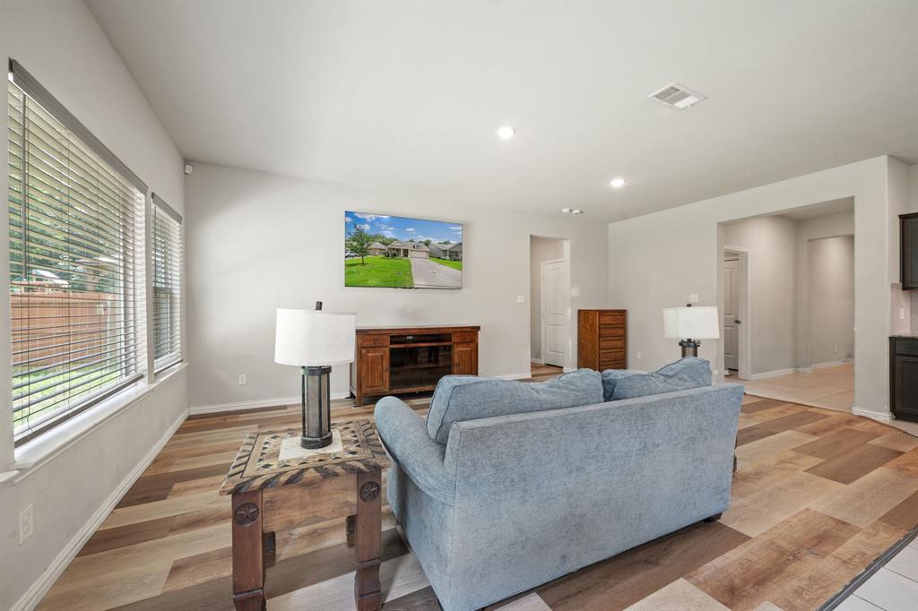 913 Sayle Property Photo 11