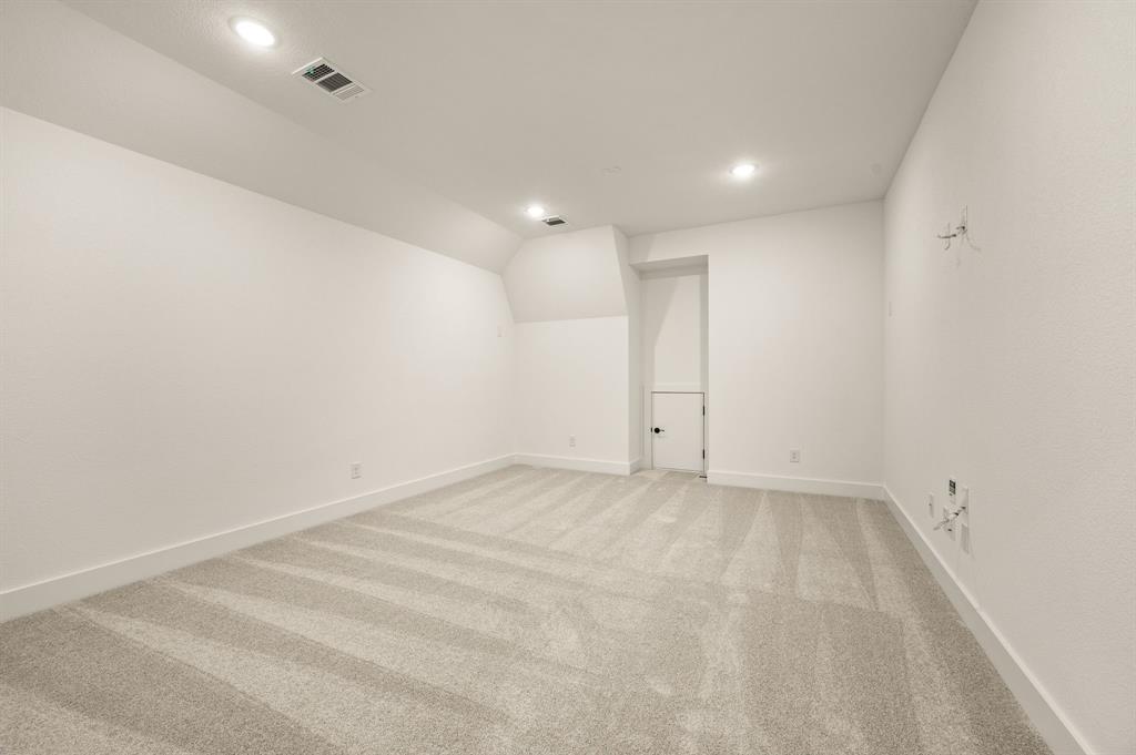403 Kestrel Court Property Photo 28