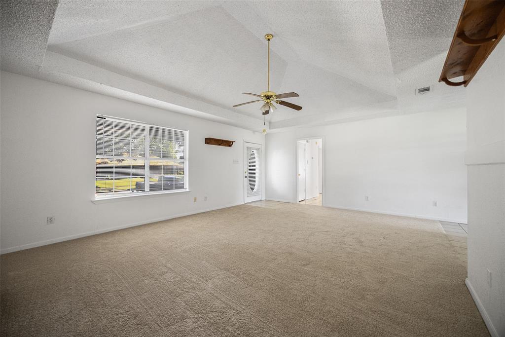 118 Windsor Drive Property Photo 4