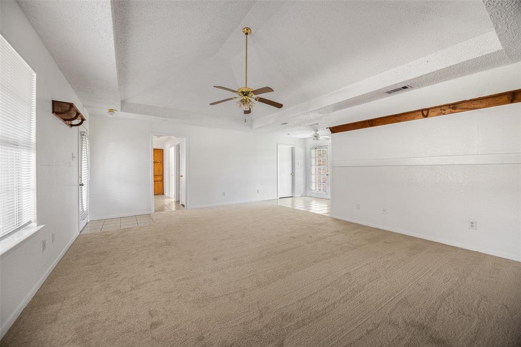 118 Windsor Drive Property Photo 5