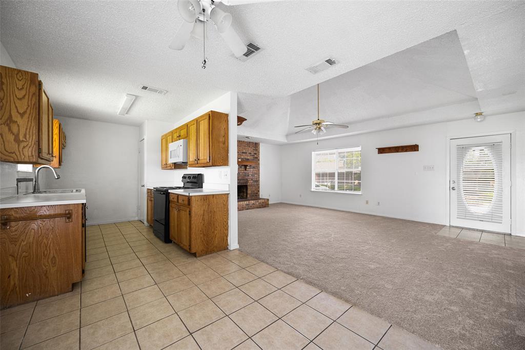 118 Windsor Drive Property Photo 6
