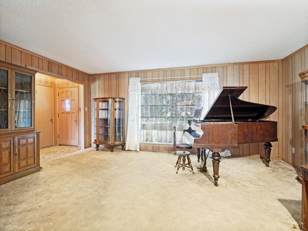 1081 Wright Street Property Photo 8