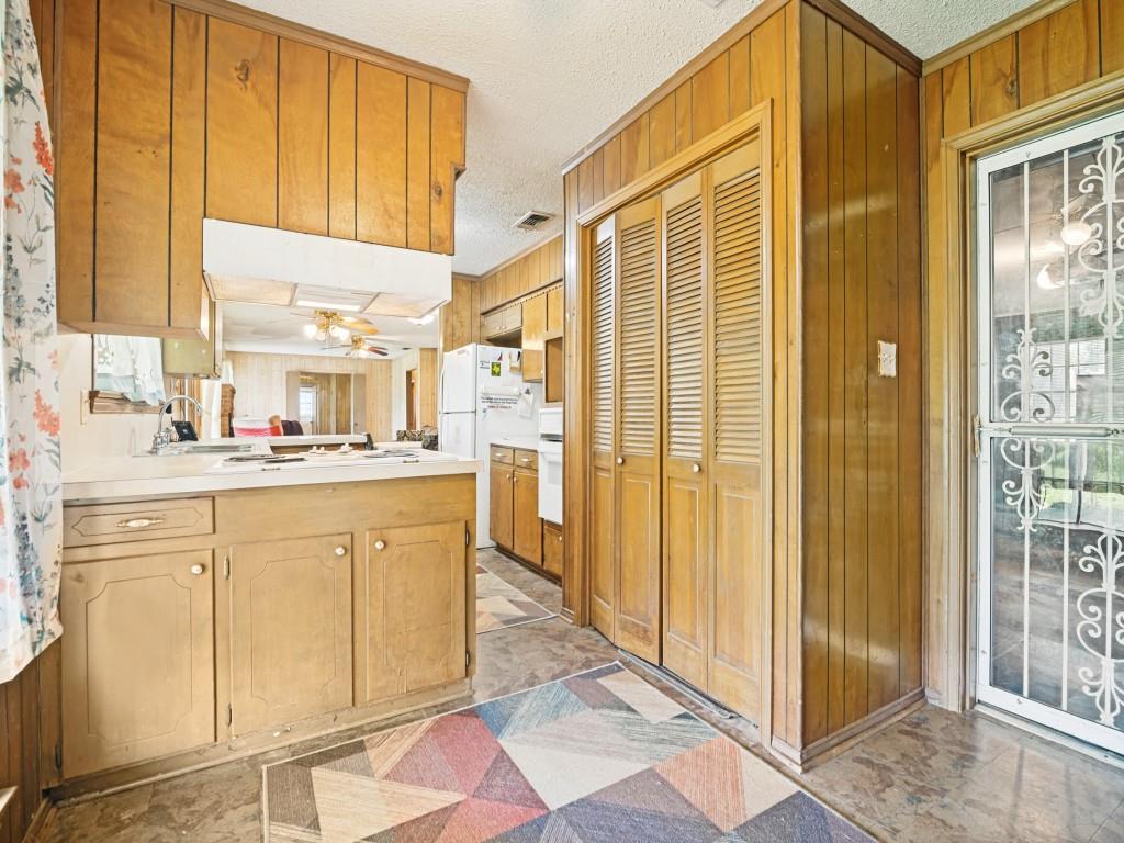 1081 Wright Street Property Photo 13