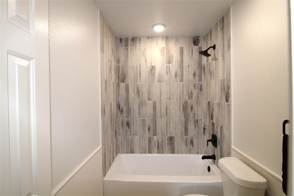 640 Callender Lake Drive Property Photo 27