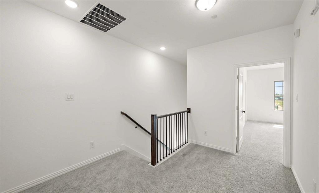 2410 Glacier Way Property Photo 7