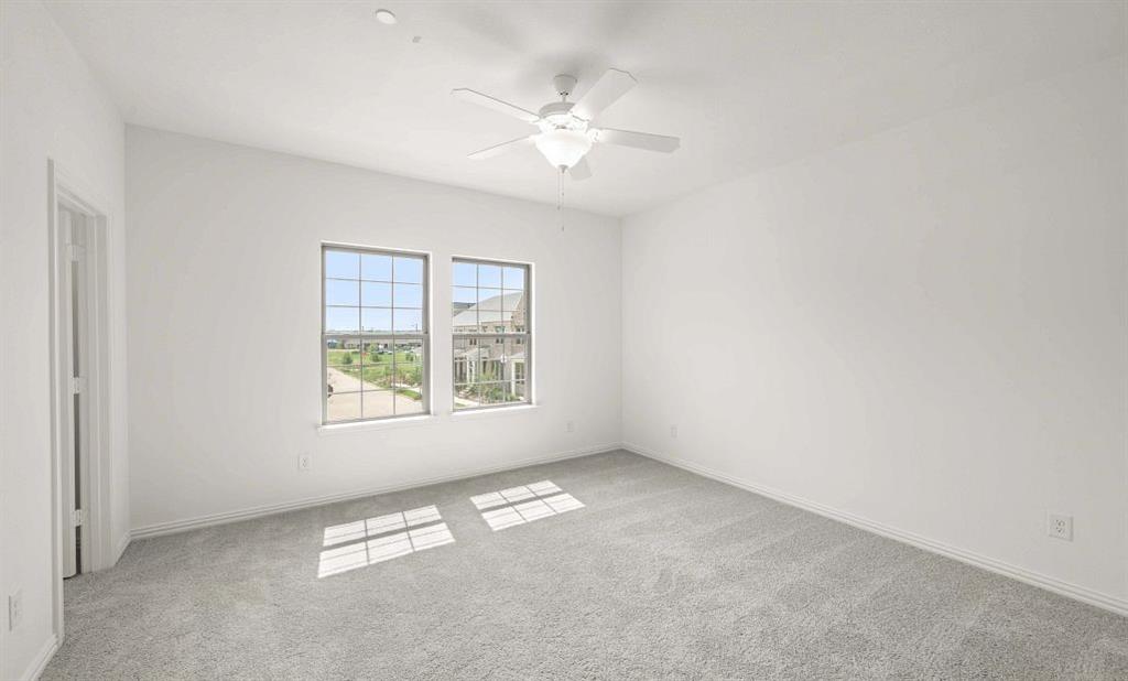 2410 Glacier Way Property Photo 8