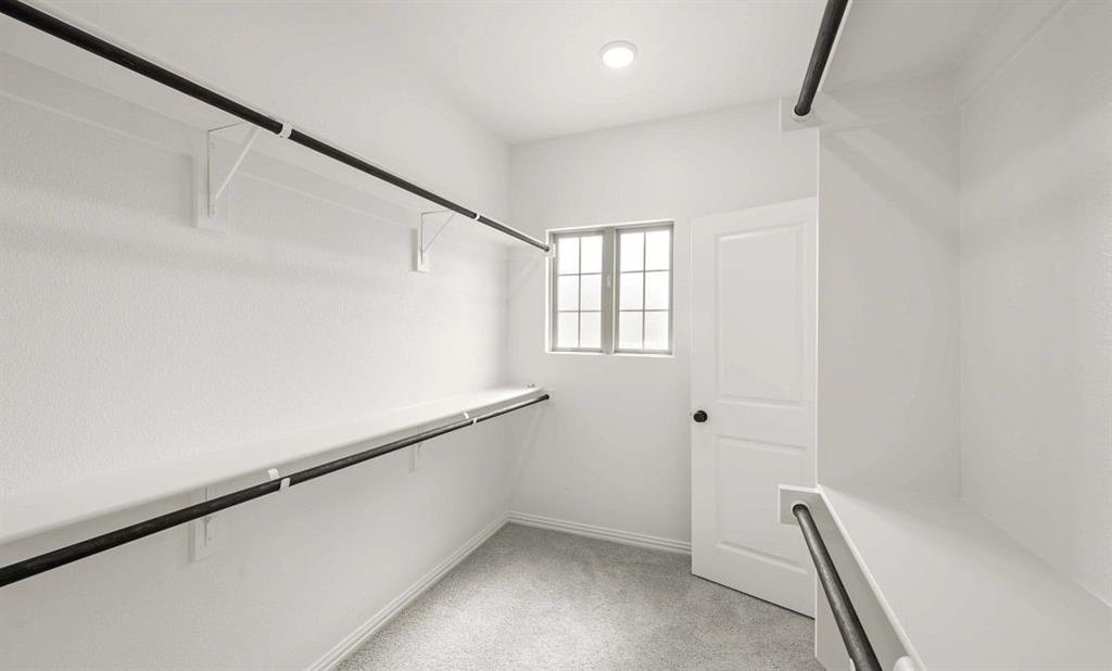 2410 Glacier Way Property Photo 11