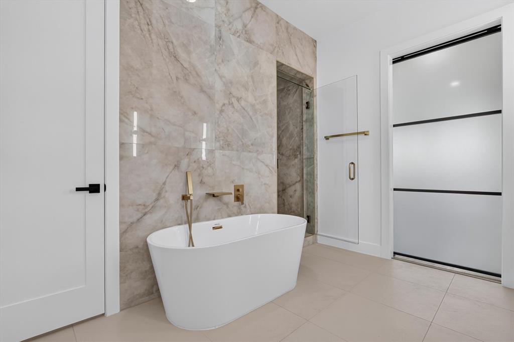 1008 Devonshire Drive Property Photo 12