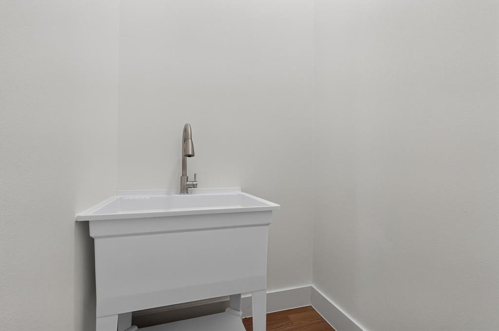 1008 Devonshire Drive Property Photo 22
