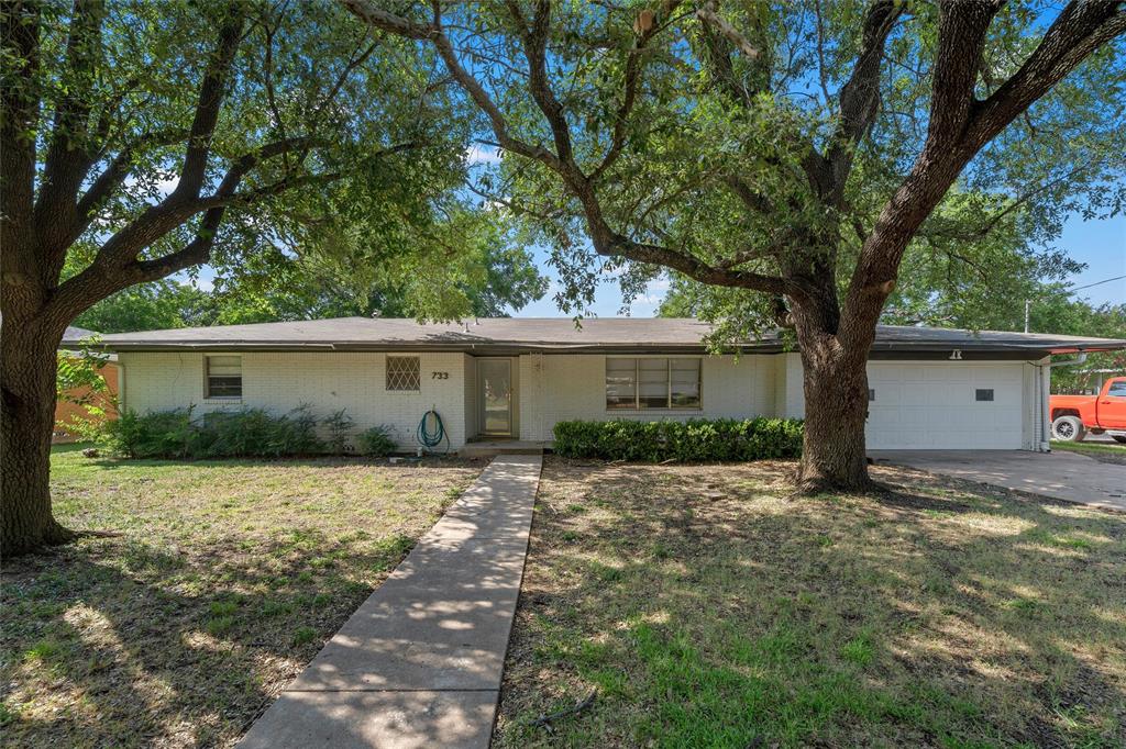 733 W 5th Street Property Photo 1