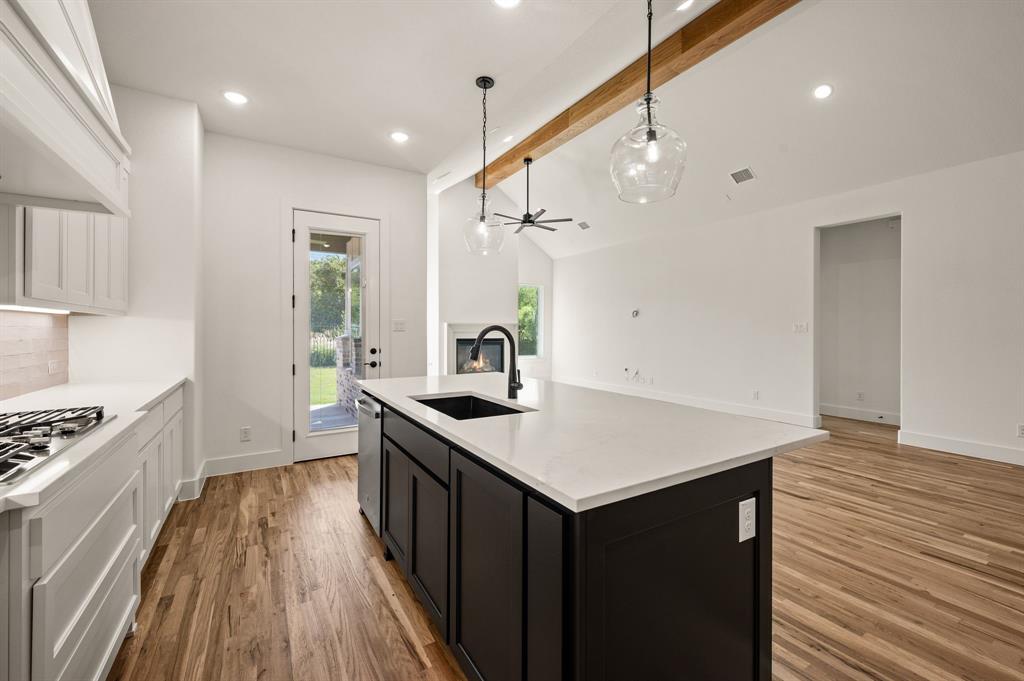 704 Blackbird Drive Property Photo 16
