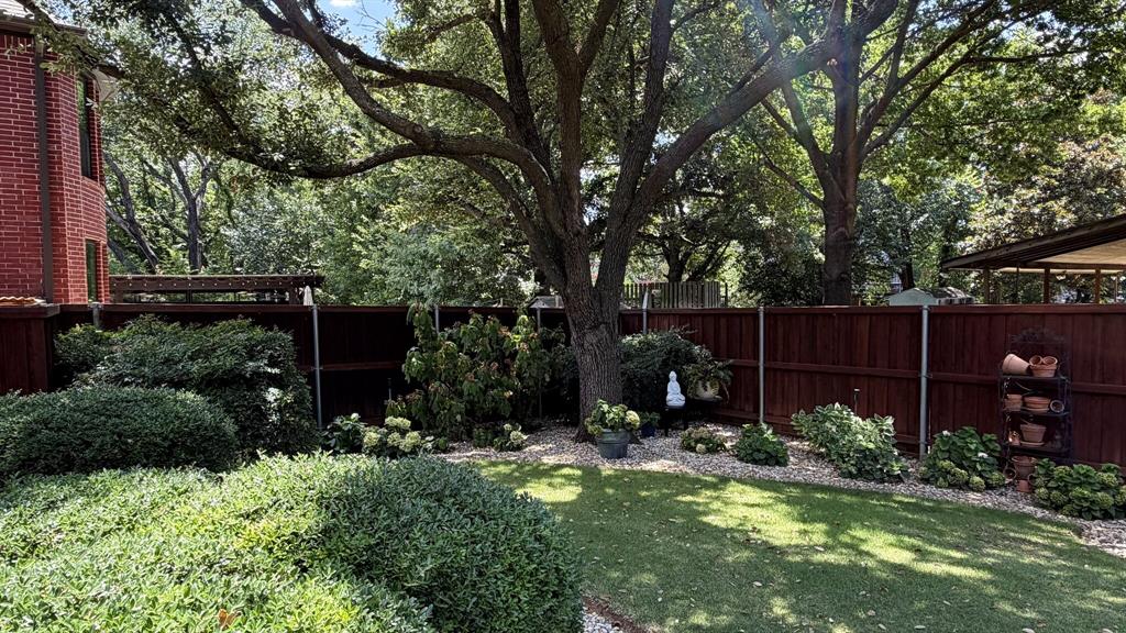 837 Glen Garry Drive Property Photo 24