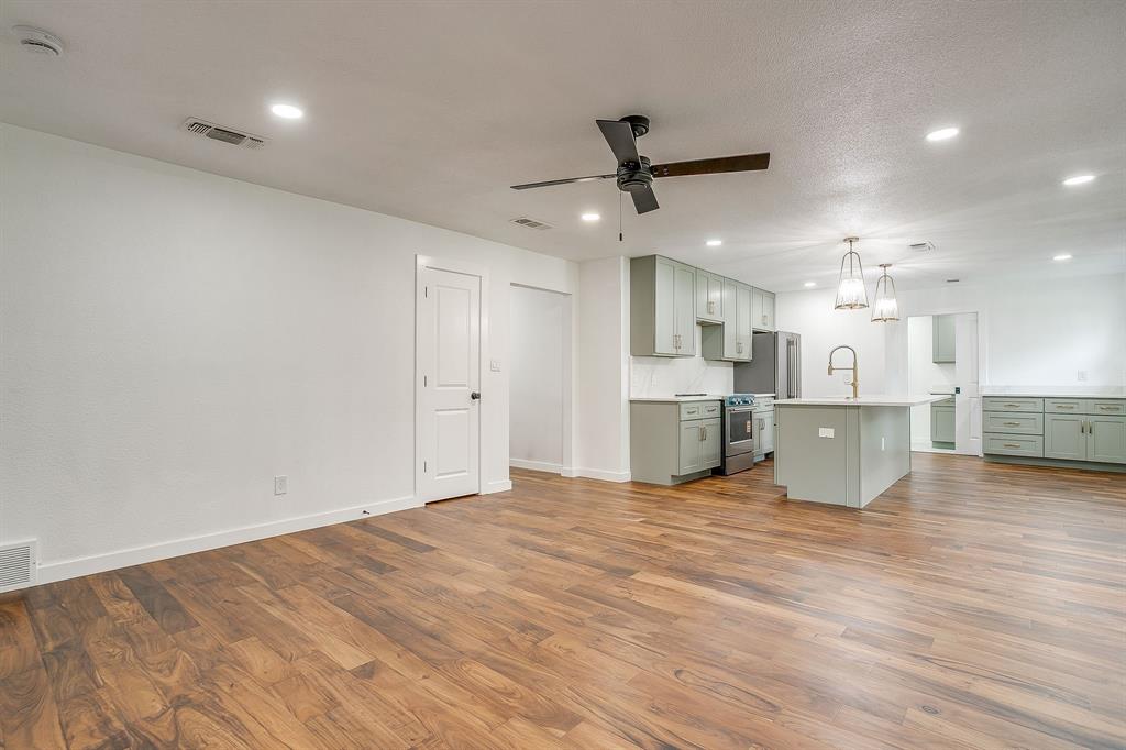 220 Rolling Hills Drive Property Photo 8