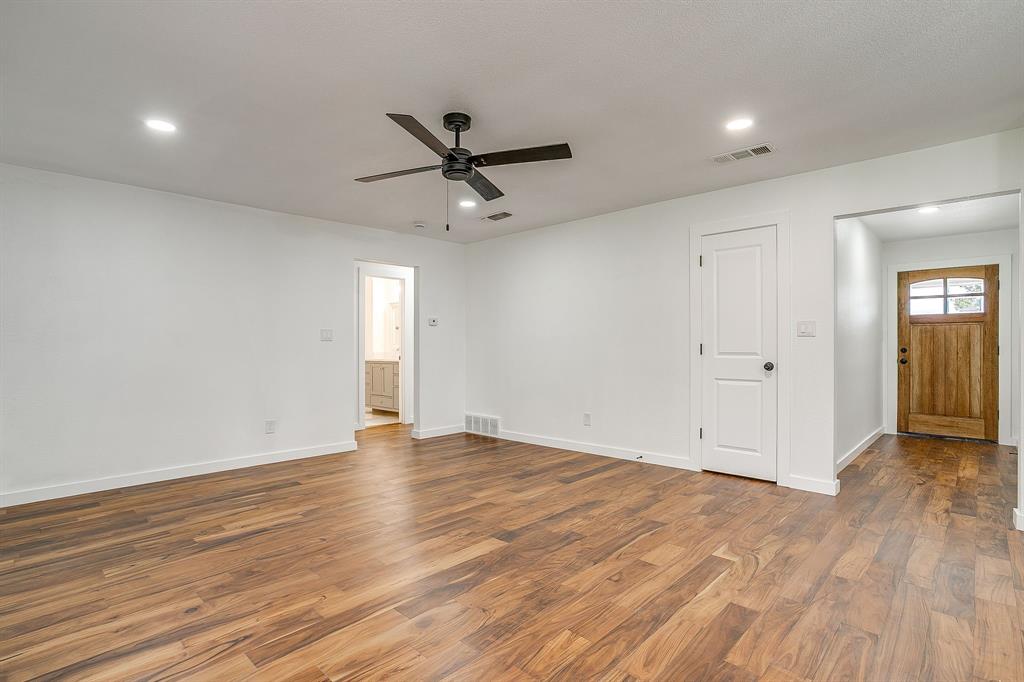 220 Rolling Hills Drive Property Photo 9