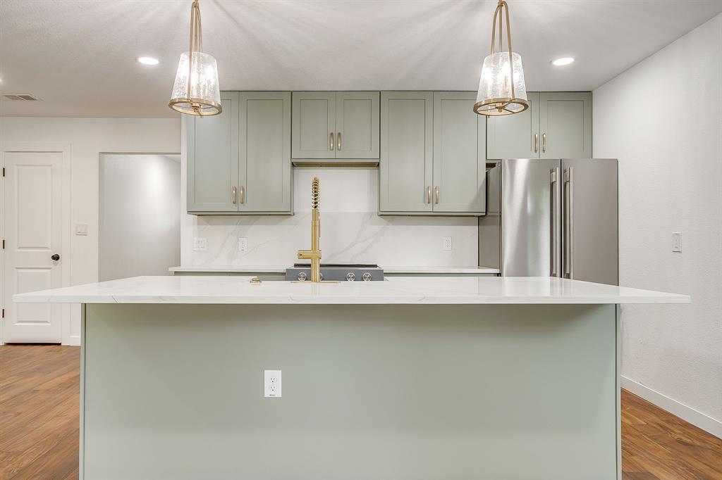 220 Rolling Hills Drive Property Photo 14
