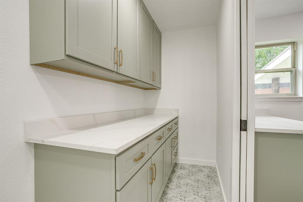 220 Rolling Hills Drive Property Photo 21